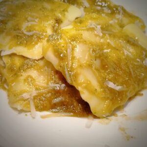 Raviolone al pesto rosso